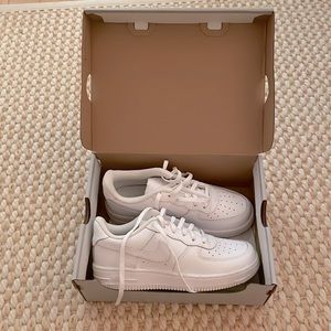 Nike Air Force 1 sneaker youth size 2.5 never worn, in box pristine. Unisex